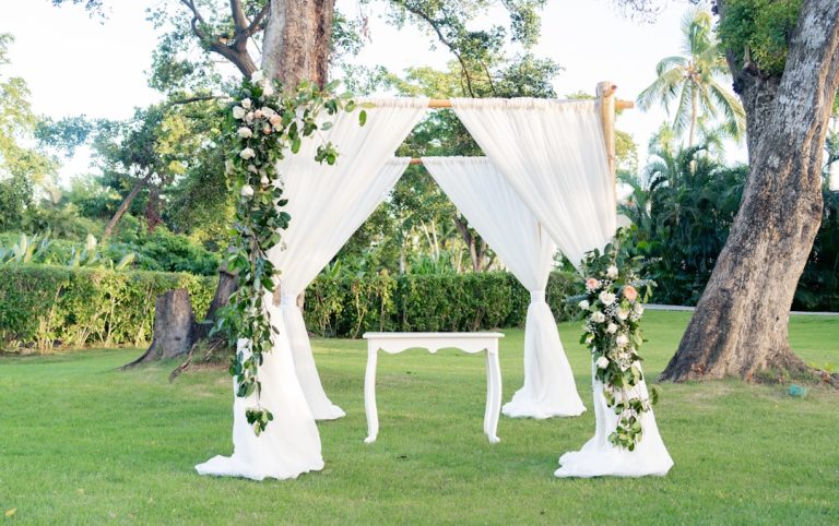 The Art of Wedding Planning: Balancing Luxury and Budget-Friendly Options